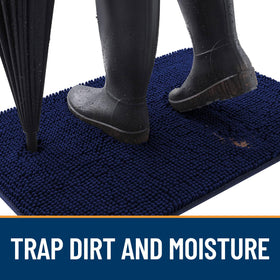 OLANLY mat close-up shows moisture absorption, trapping dirt before it enters the home