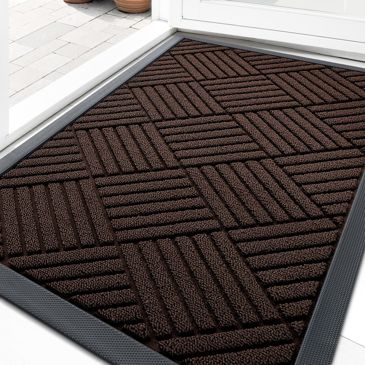 OLANLY front door mat traps dirt and keeps entry clean.