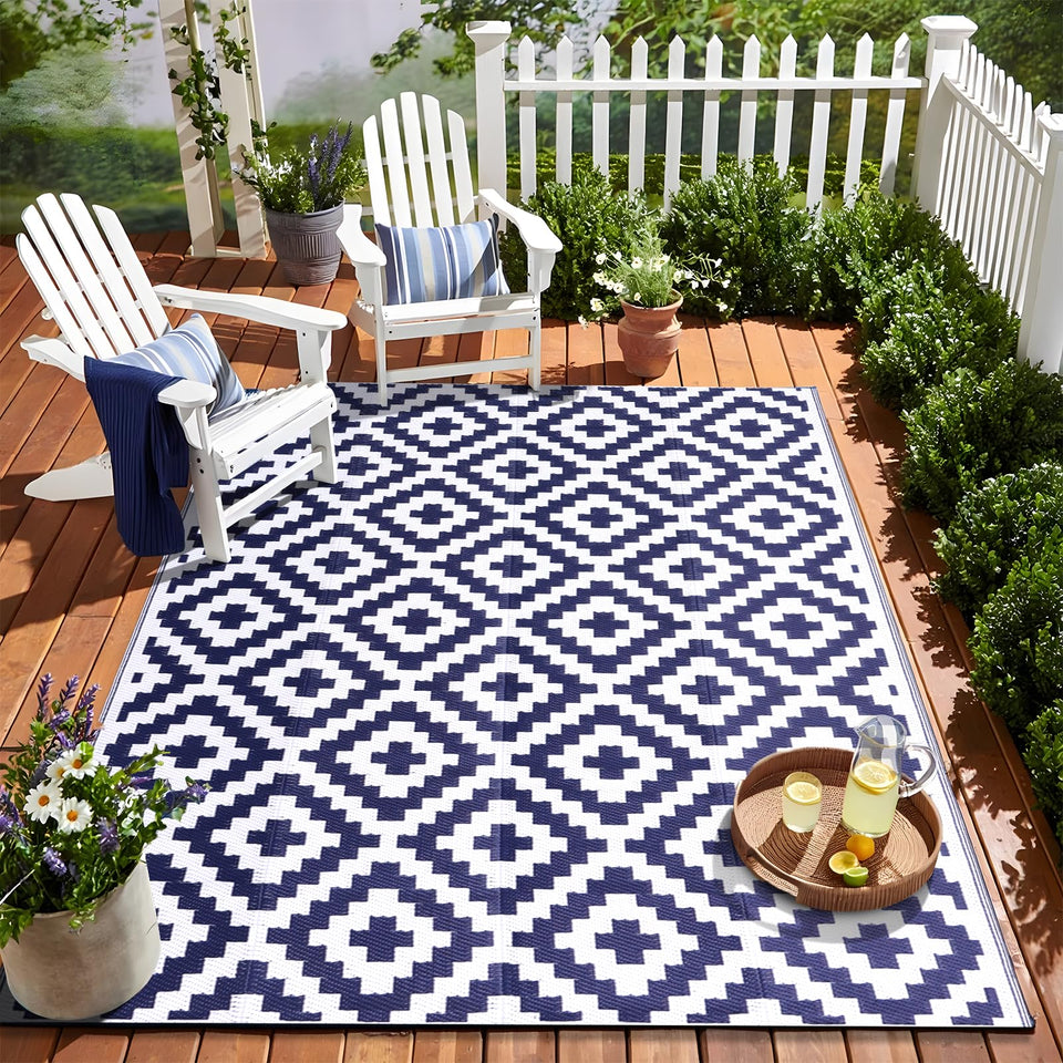 OLANLY rug texture close-up shows durable woven plastic straw material for outdoor use.