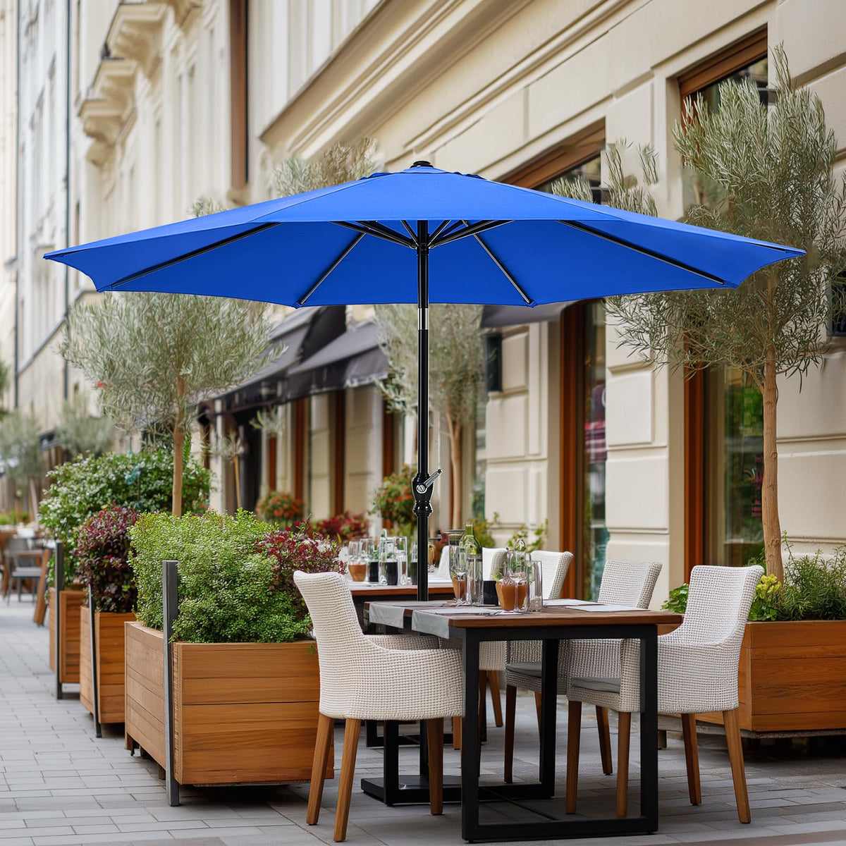 OLIXIS crank lift system makes opening and closing the umbrella easier