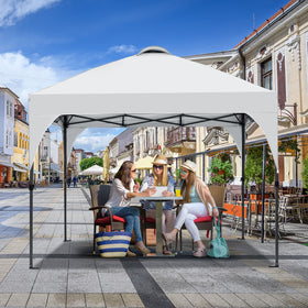Integrated vents on the Oneofics canopy improve airflow and comfort.
