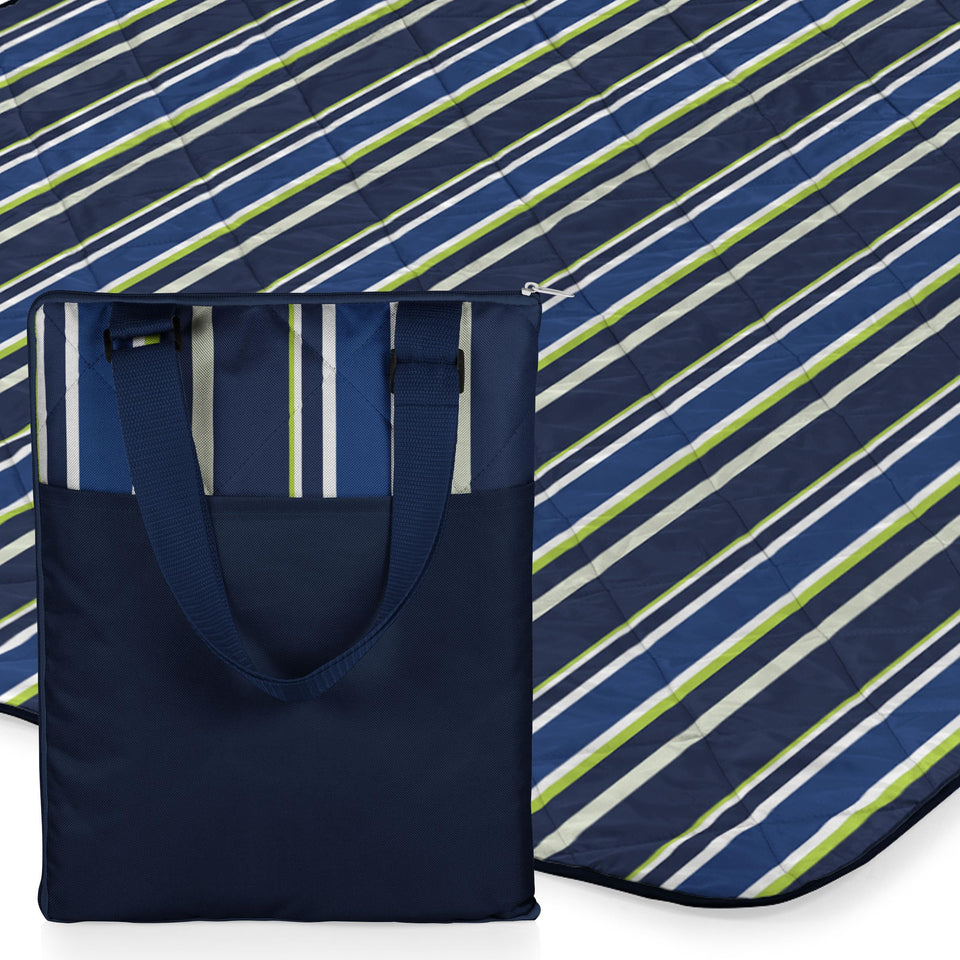 Oniva Vista blanket open for a spacious picnic layout