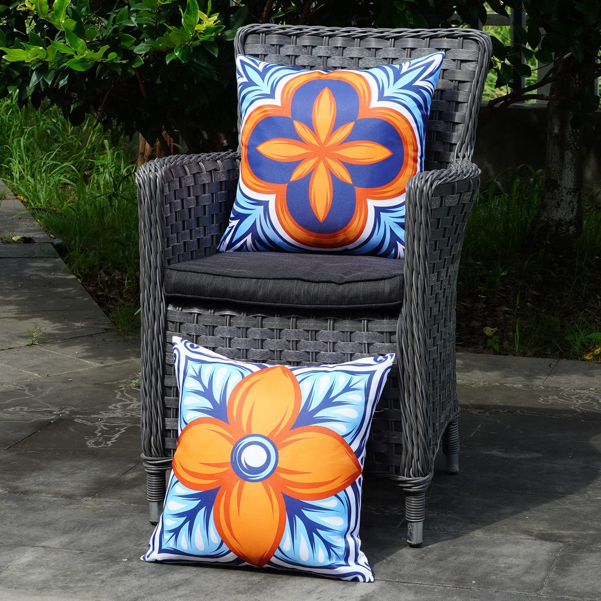 ONWAY waterproof cushion cover resists stains during outdoor gatherings.