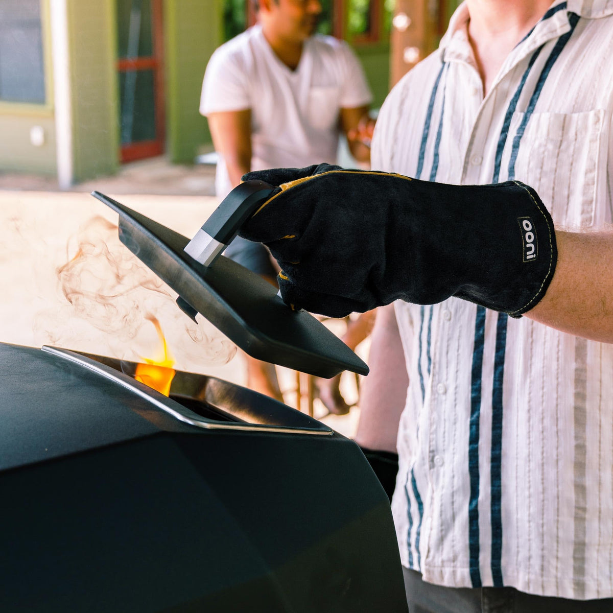 Ooni Grill Gloves ideal for outdoor cooking and multipurpose grill use.