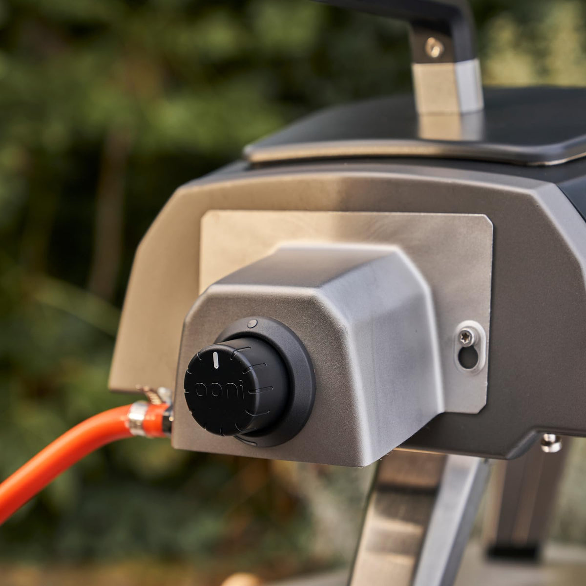 Back-attachment shown ready for fast gas-powered cooking outdoors.