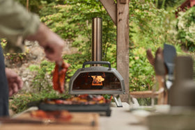 Ooni Karu 2 Pro gas regulator and hose for reliable gas supply.