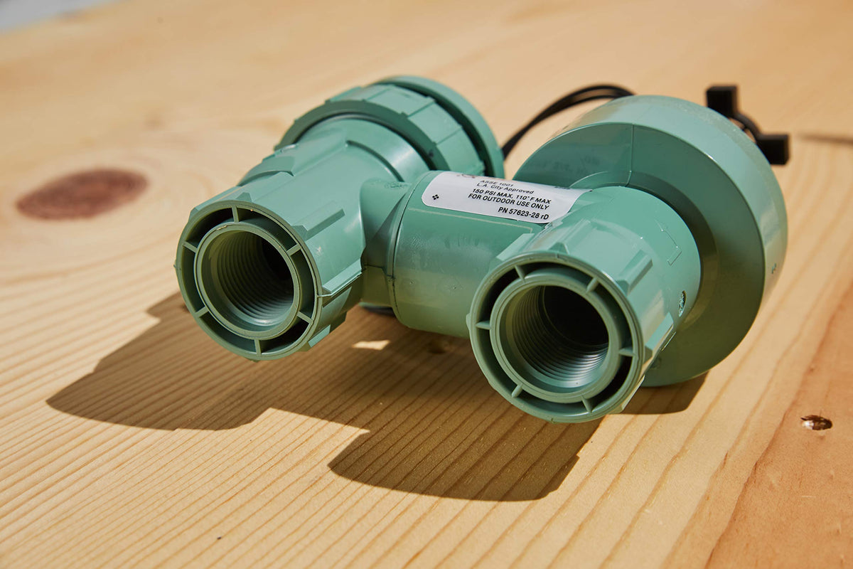 Orbit 57624 internal scrubber filter helps prevent debris-related clogs.