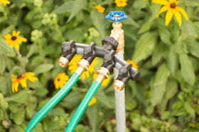 Orbit 58970 swivel connection enables quick, tool-free installation