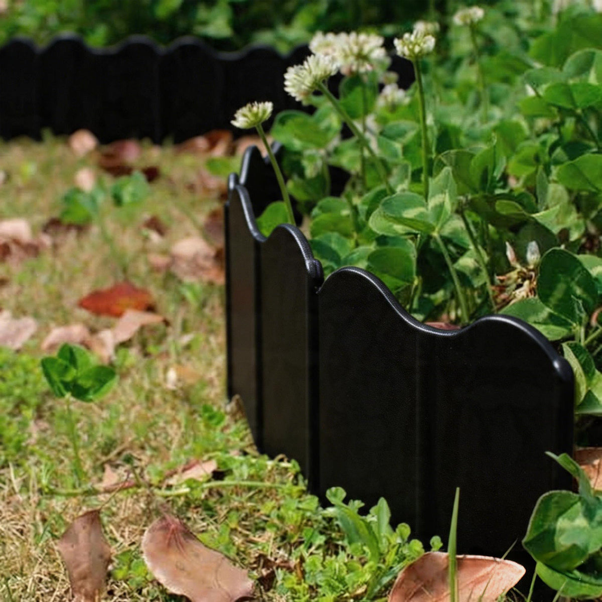 Orgrimmar black edging blends discreetly with borders.