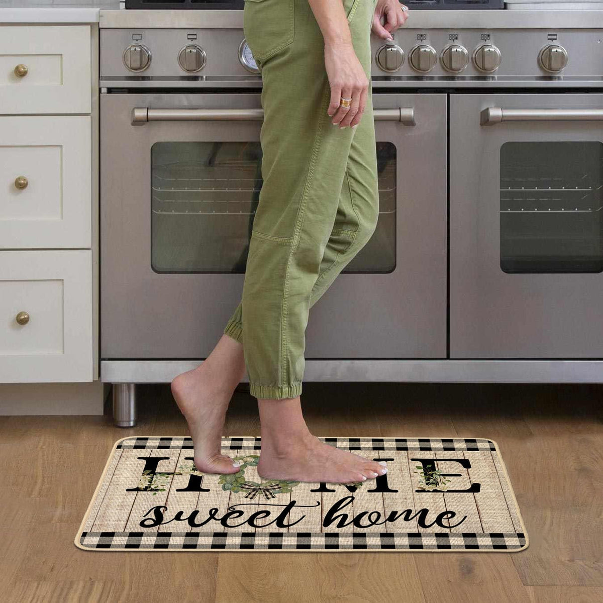 Cleaning close-up of ORTIGIA doormat showing easy shake-off and rinse.