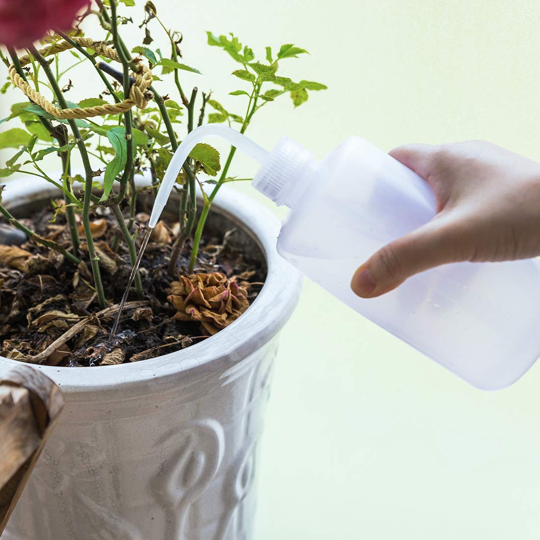 Oubest multi-purpose bottle suitable for nutrient solutions.