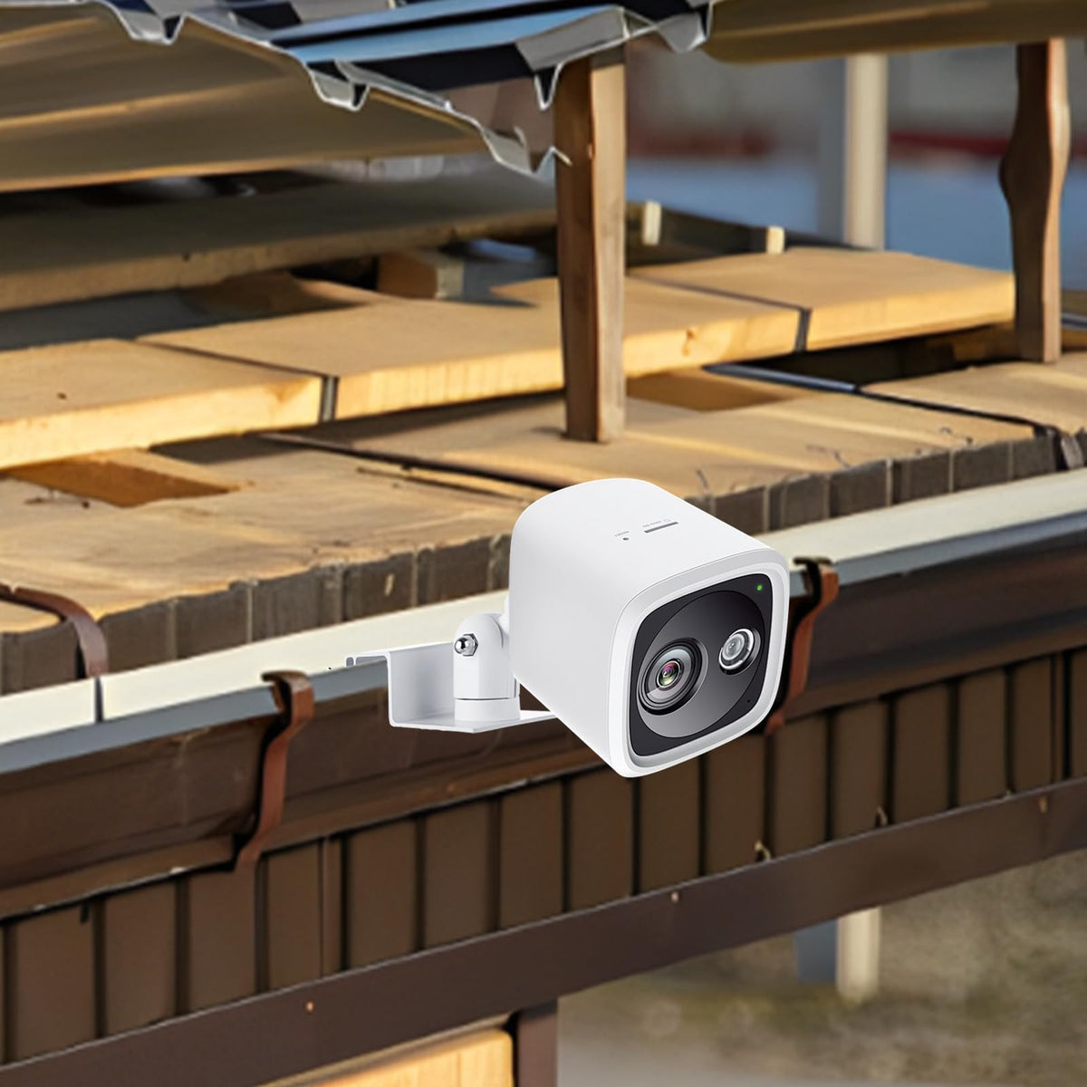Oungy durable aluminum and ABS construction resists rust and corrosion in outdoor setup