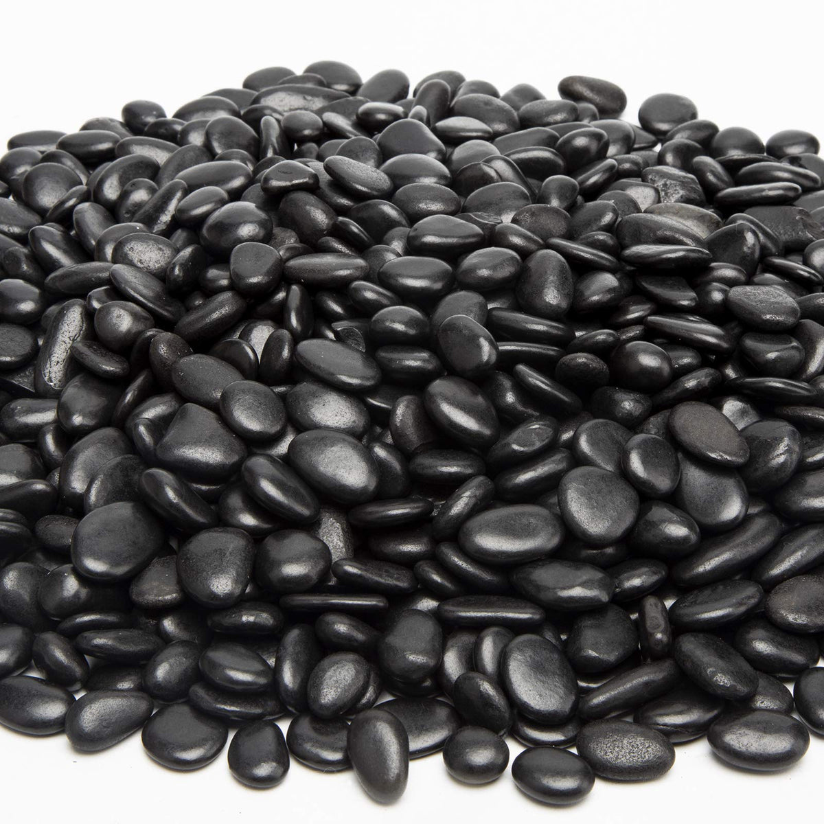 OUPENG landscaping black river pebbles add natural contrast outdoors.