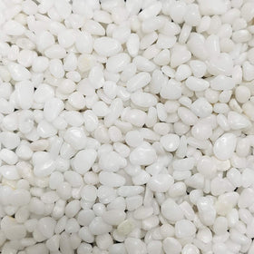 OUPENG pebbles around potted plants provide neat soil cover.