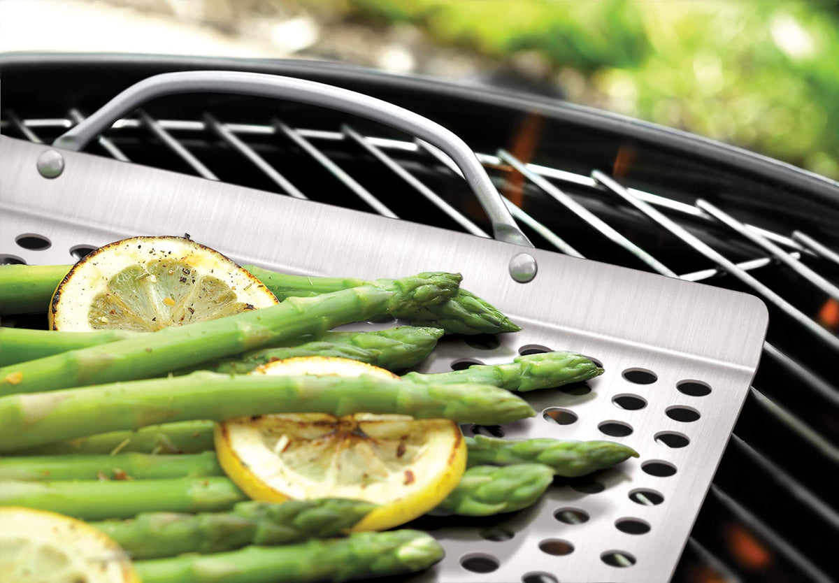 Outset perforated surface promotes even airflow and drippings drainage