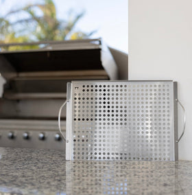 Outset stainless steel 430 design offers durable grilling surface