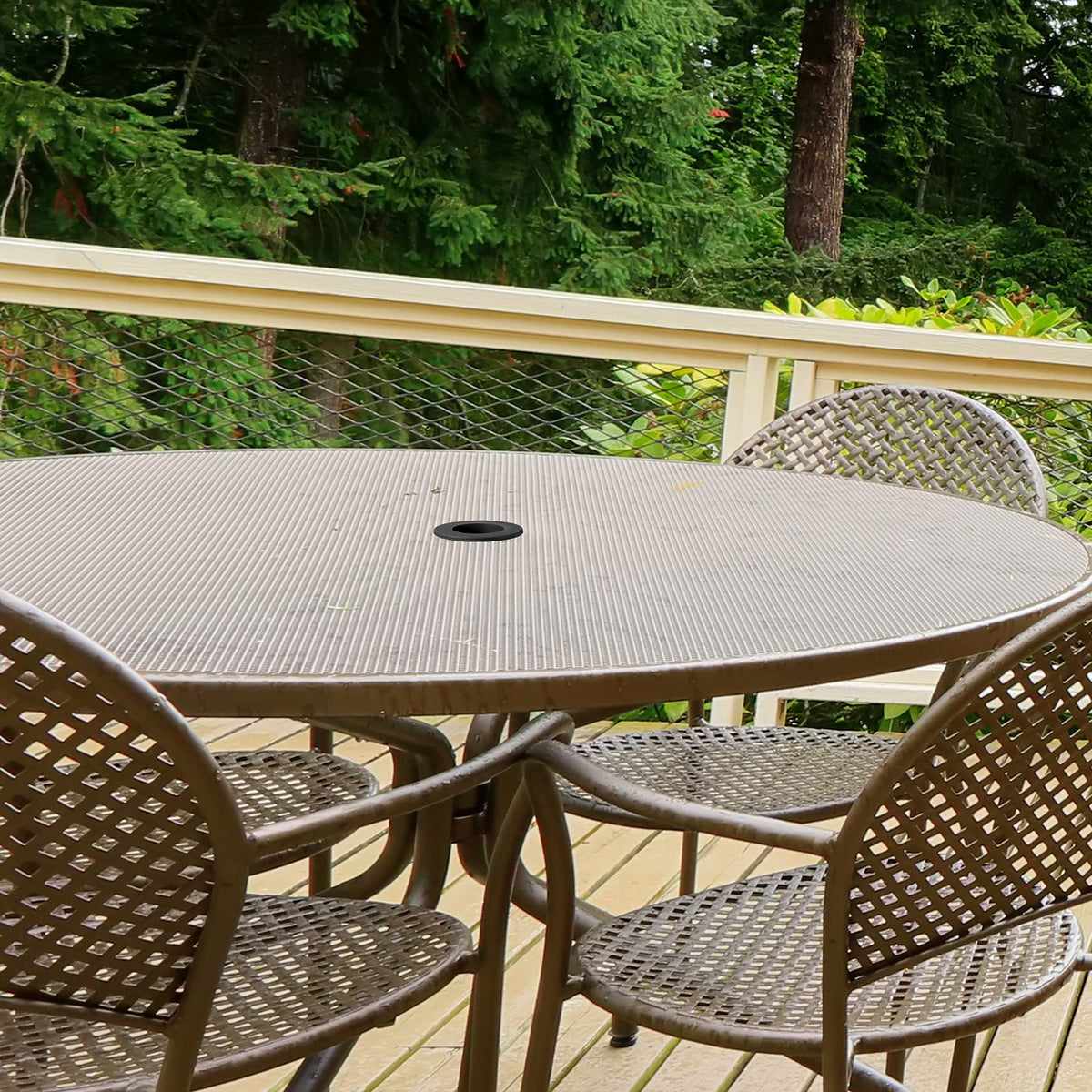 Outus easy-install umbrella plug for fast setup without tools.