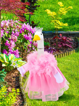 Outus polyester goose outfit is weather-resistant for outdoor decor.