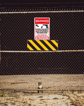 Ovyxely Outdoor Indoor Use Sign: versatile placement for doors, fences, or gates.