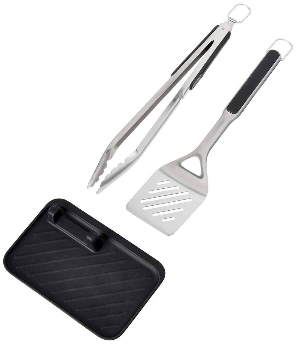 OXO Outdoor 3-Piece Grilling Tool Set, tongs with scalloped edges for secure grabbing.