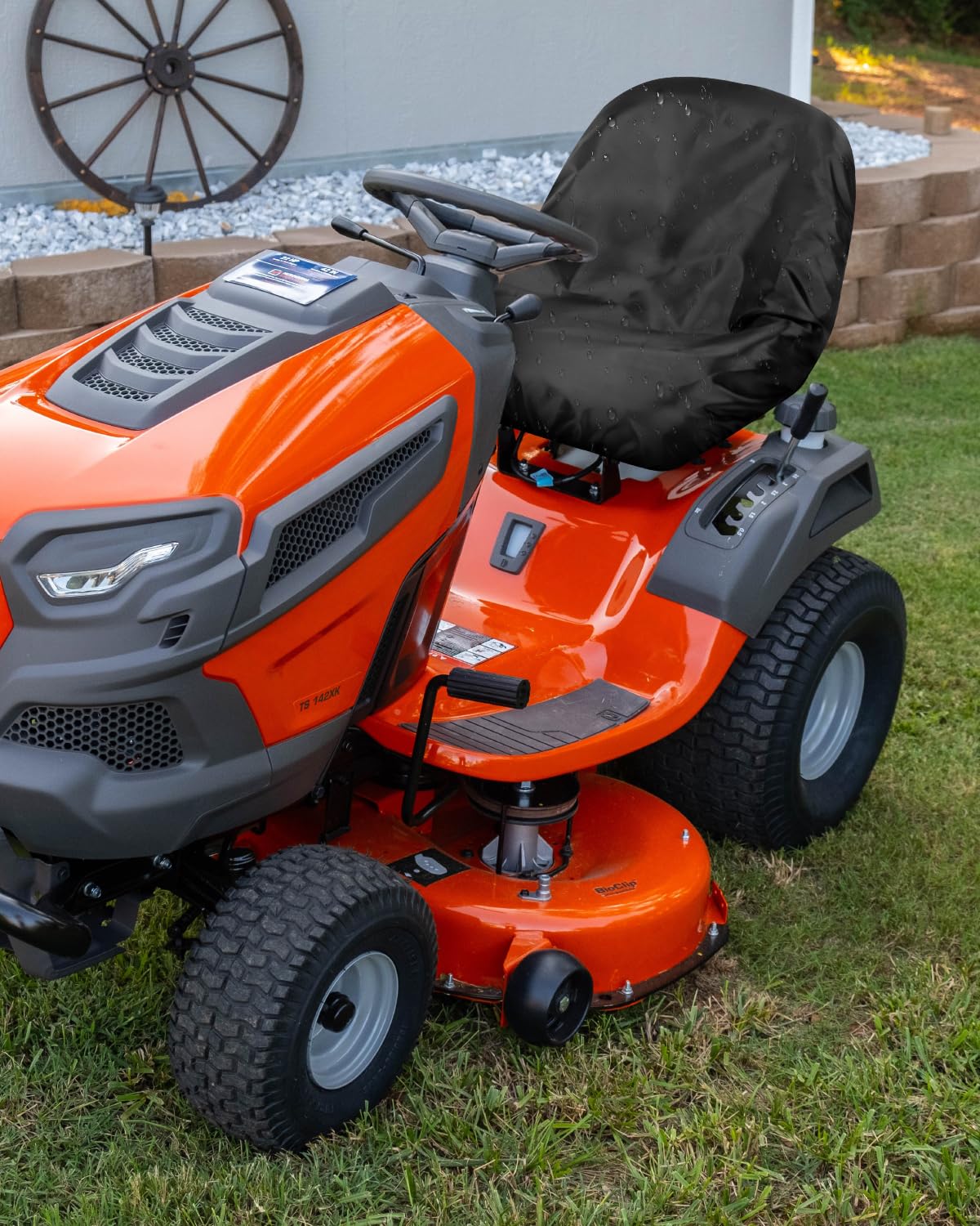 Outdoor use: PACETAP weatherproof seat cover on a mower seat