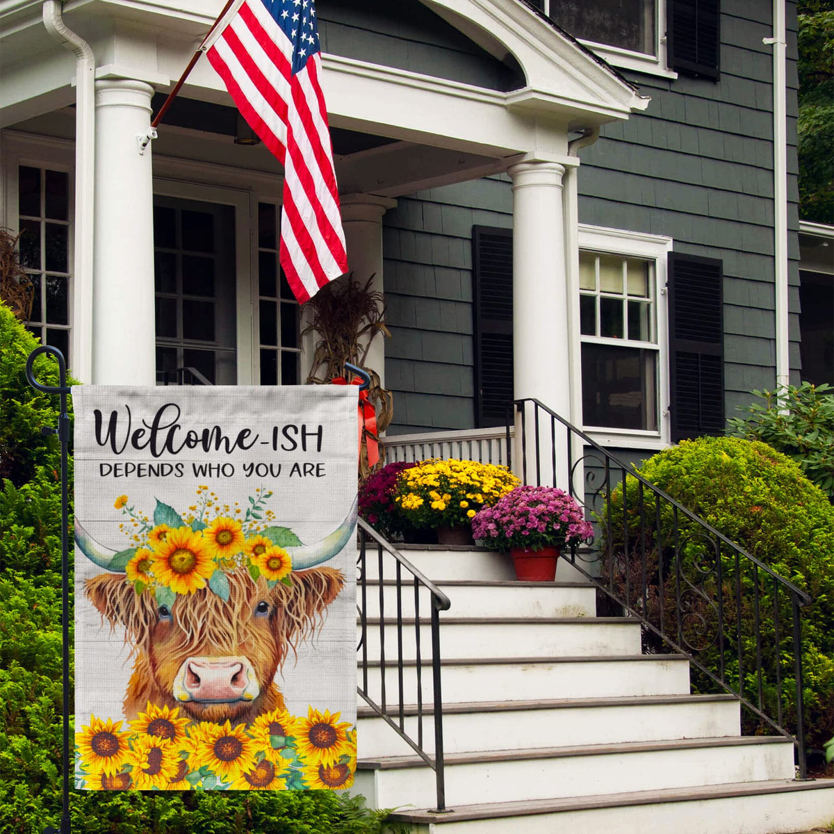 PAMBO Outdoor decor flag with sunflower scene invites seasonal celebrations.