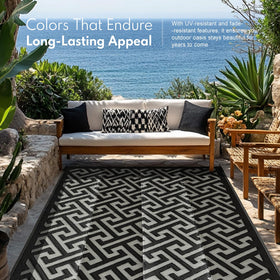 Pasamic lightweight and portable rug ideal for camping, beach days, and picnics.