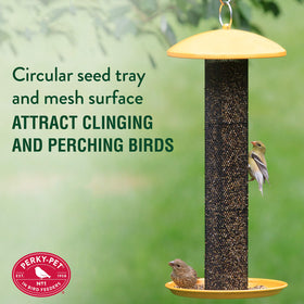 Seed capacity of 1.5 lb in Perky-Pet YSSF00346-2 feeder