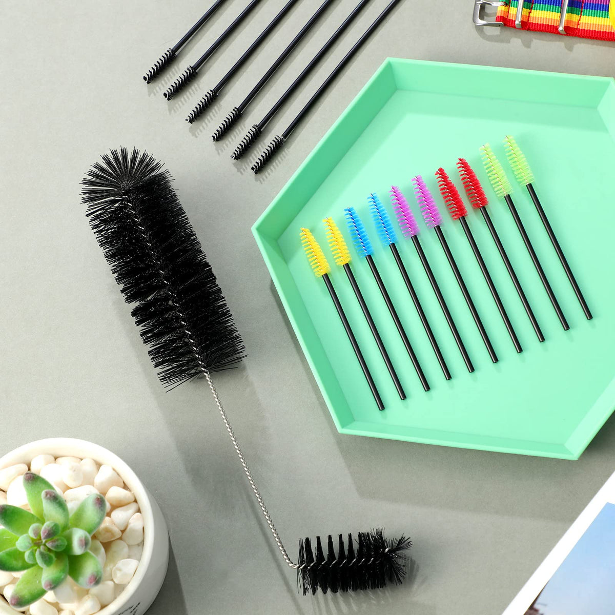 Perthlin brushes reach hard-to-clean corners in feeders and accessories