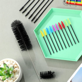 Perthlin brushes reach hard-to-clean corners in feeders and accessories