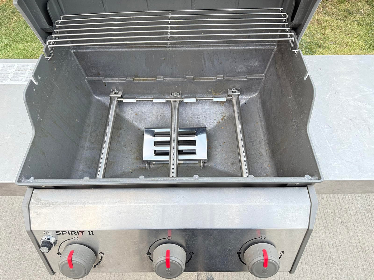 PETKAO 67060 heat deflector for Weber, compatibility with Spirit II series noted.