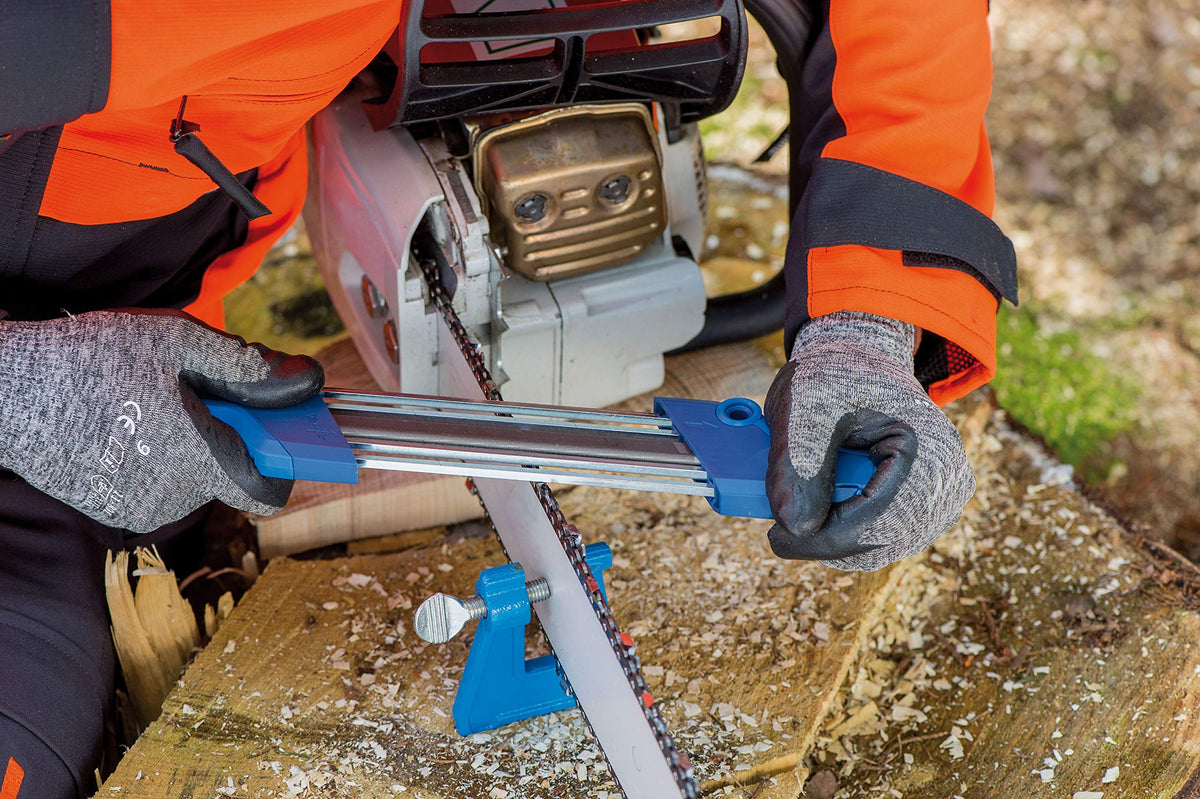PFERD vise provides a stable hold during bar sharpening for better control.