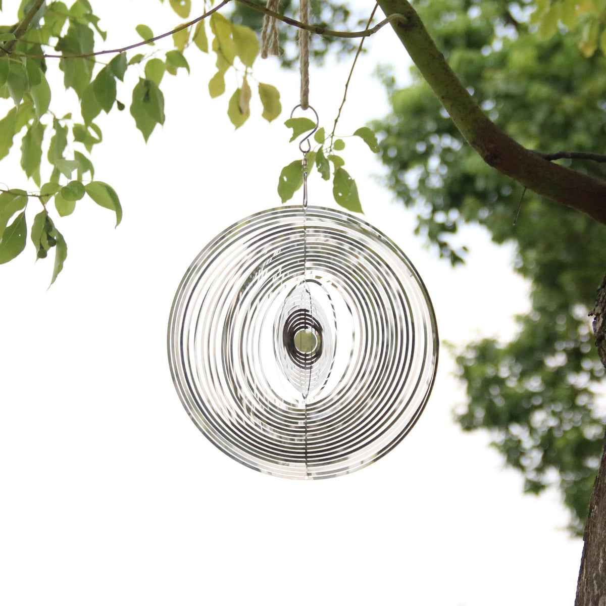 Phuryllic wind spinner round side view showing 3D motion in the yard.