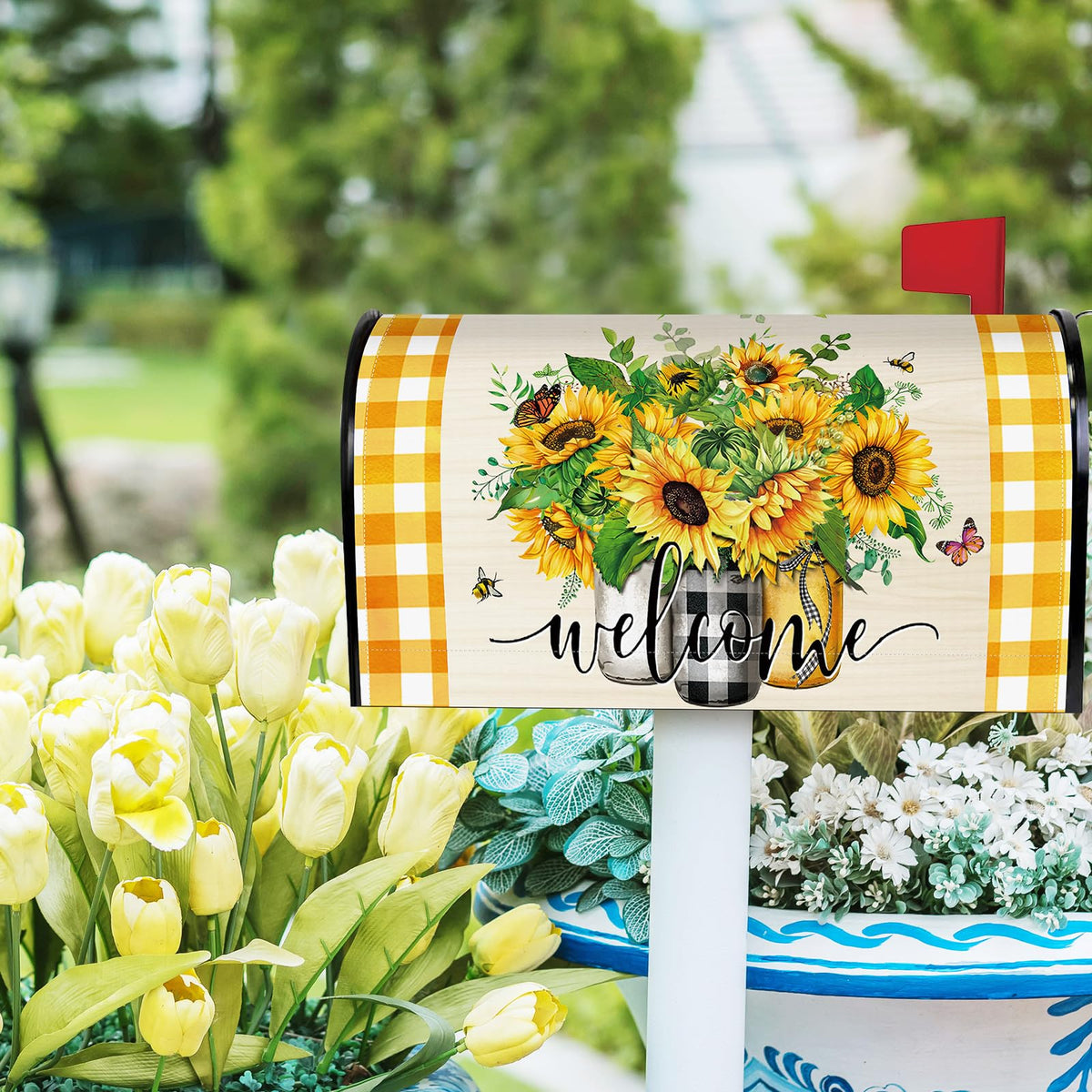 Pickmesh spring colors refresh curb appeal for sunny seasonal ambiance.