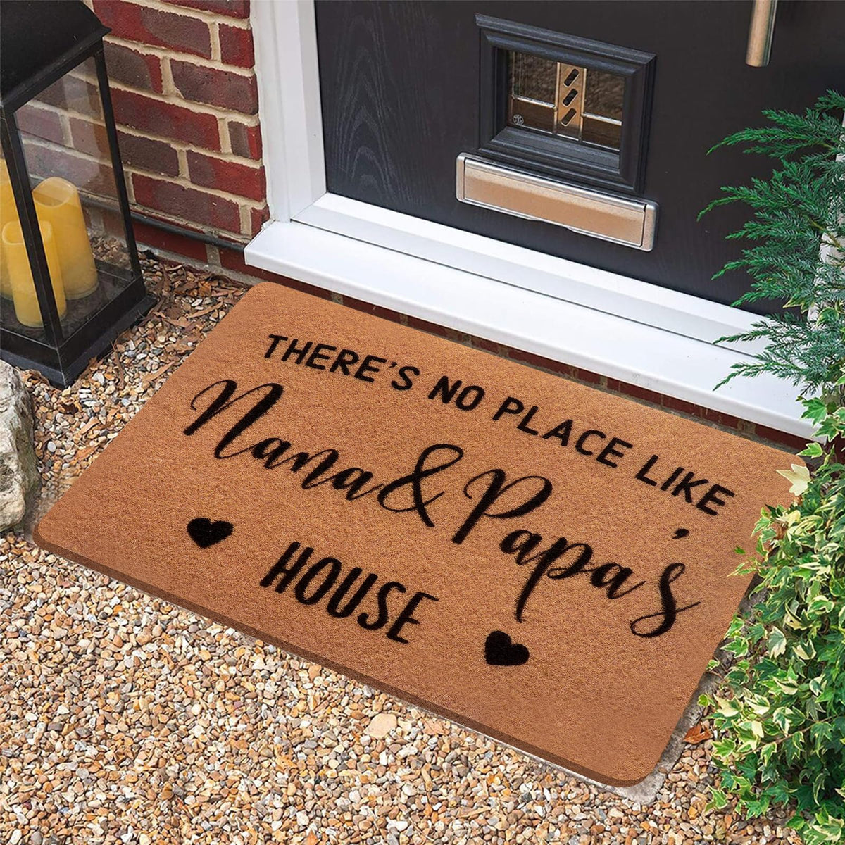 PLUJOYS durable outdoor doormat keeps its look on the porch.