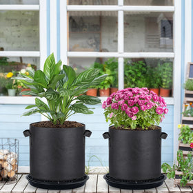 POILKMNI elevated plant tray keeps potting mix dry and roots healthy.