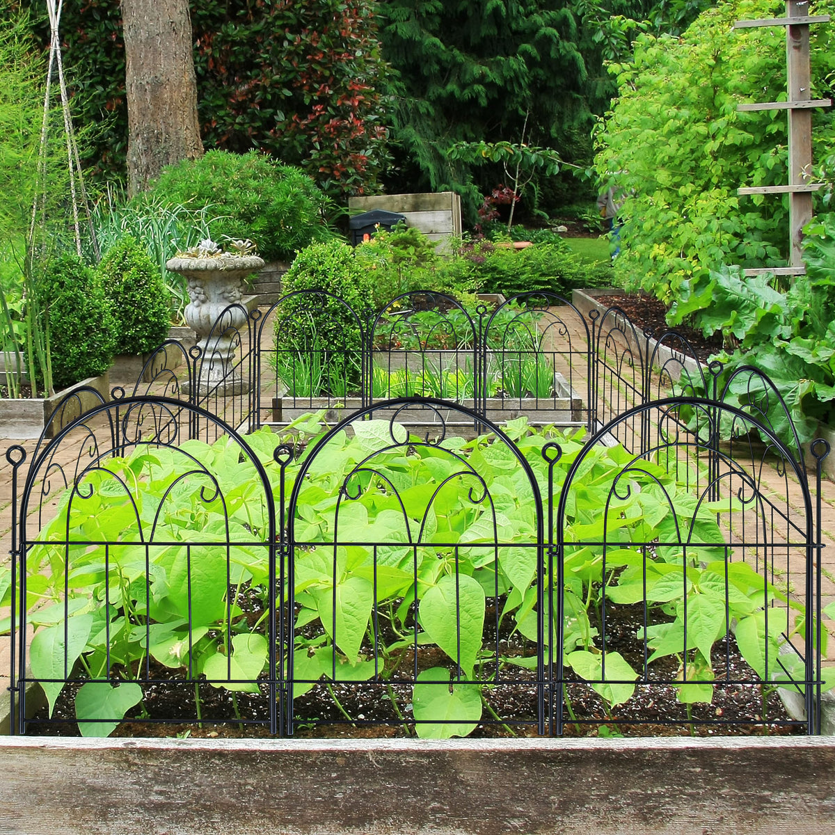 Polyjkl outdoor fence fits patios and flower beds