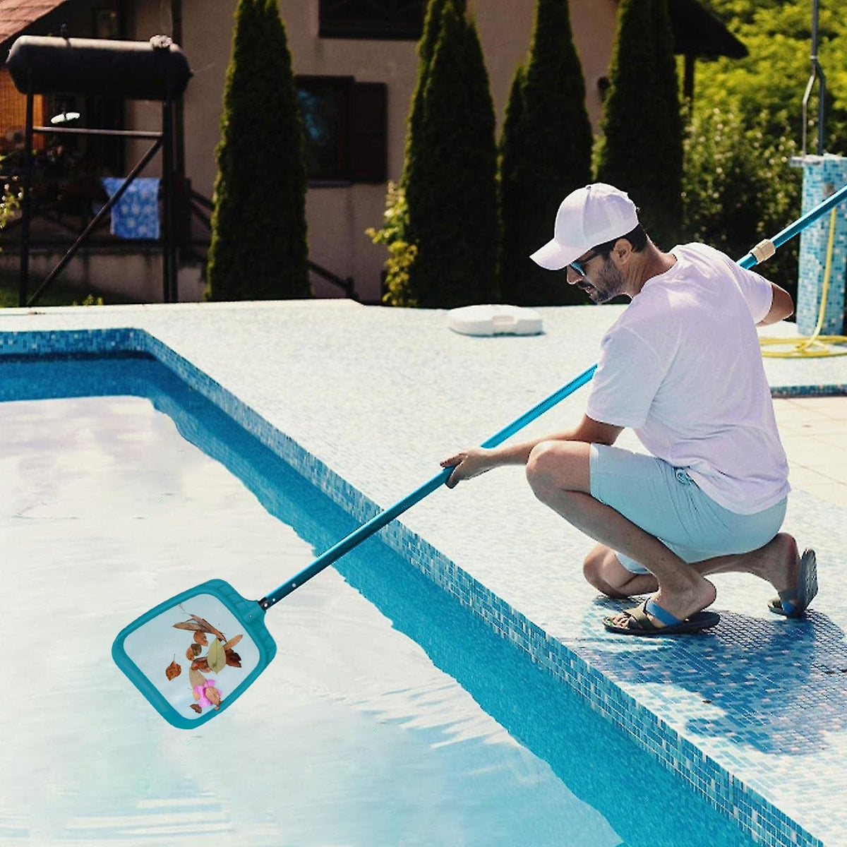 POOLWHALE telescopes from 3.4 ft to 15 ft for flexible reach.