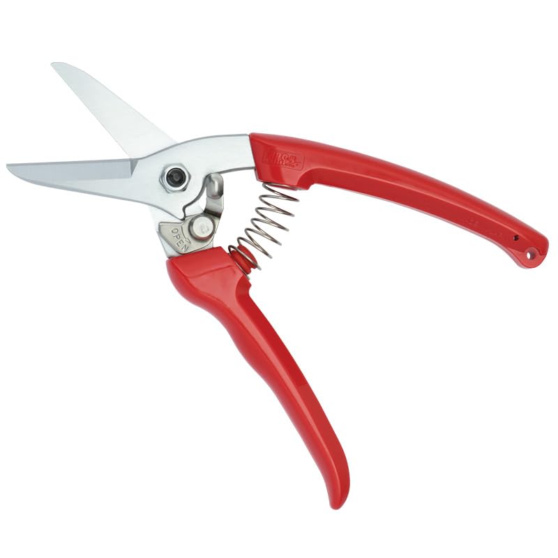 Premier 1 ARS 140DXR garden pruning shears in action for clean cuts.