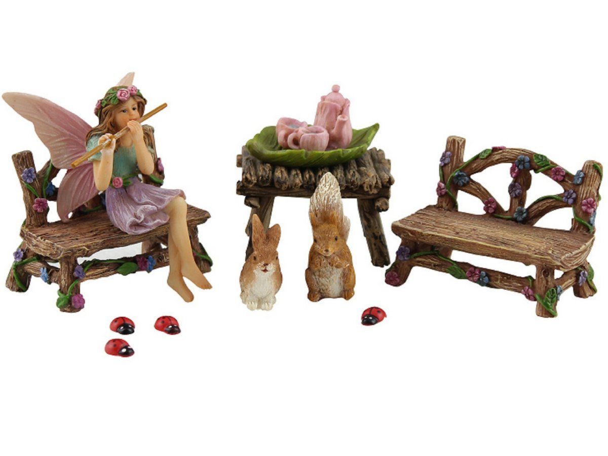 PRETMANNS Bella figurine outdoors boosts magical ambiance for garden corners