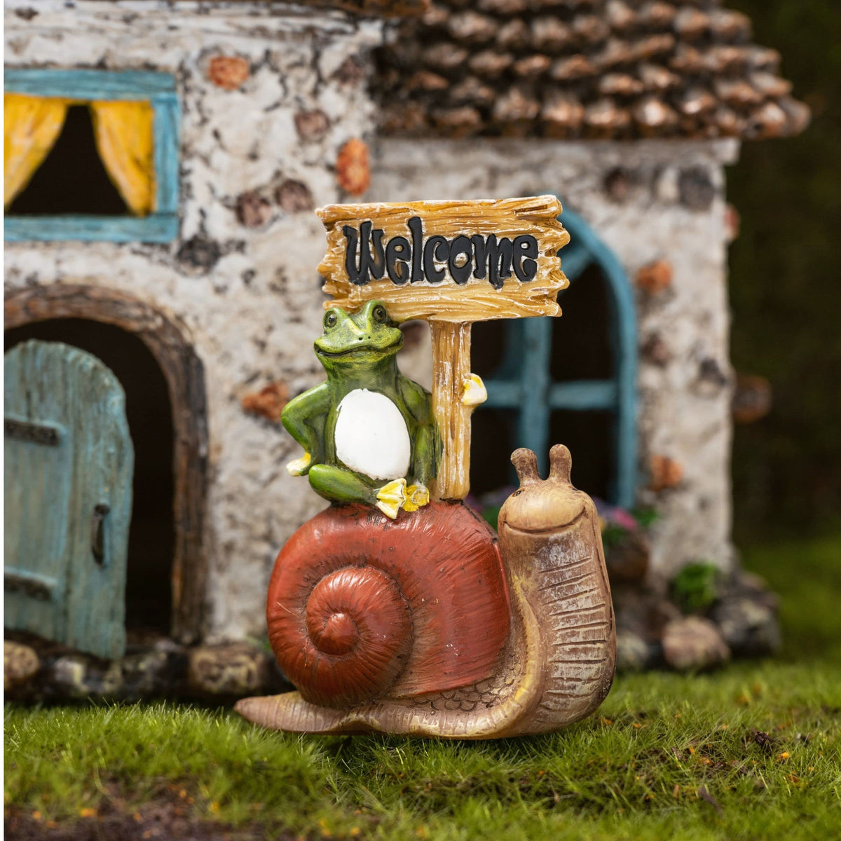 PRETMANNS Gift-ready fairy garden set makes a thoughtful present.