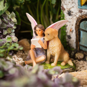 PRETMANNS Water-resistant garden decor withstands outdoor use.