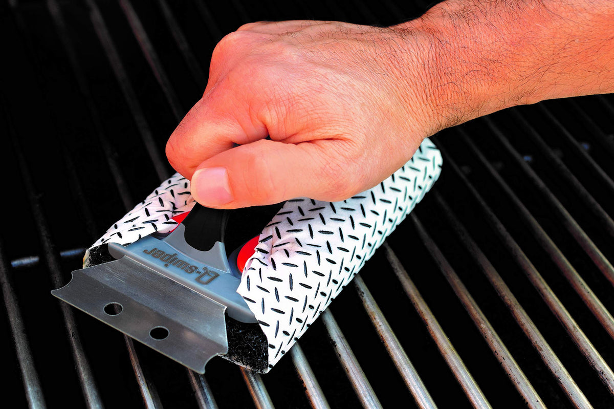 Proud Grill Q-Swiper ergonomic grip for comfortable scrubbing