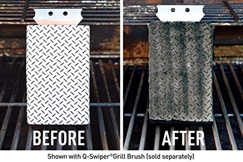 Stainless steel and porcelain grates cleaned with Proud Grill Q-Swiper wipes.