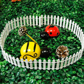 Prsildan wood picket fence adds border to dioramas and terrariums.
