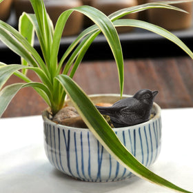 Pumtus bird-shaped key hider with detailed finish enhances garden decor