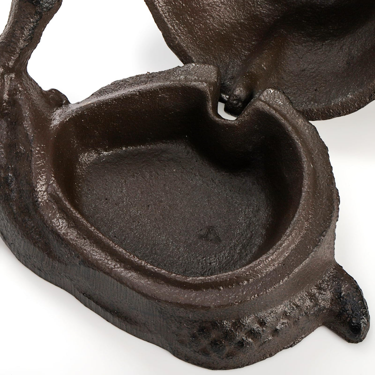 Pumtus heavy-duty cast iron key hider withstands wind and pets.