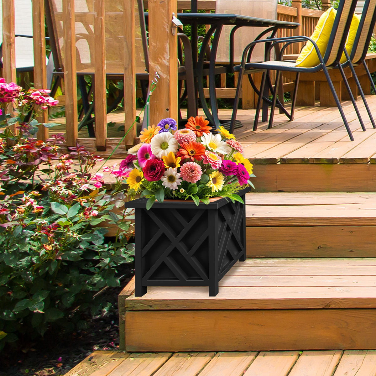 Pure Garden black square planter perfect for seasonal arrangements