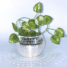 Qiumyanlod Disco Ball Planter with sun-catching mirror tiles for small succulents