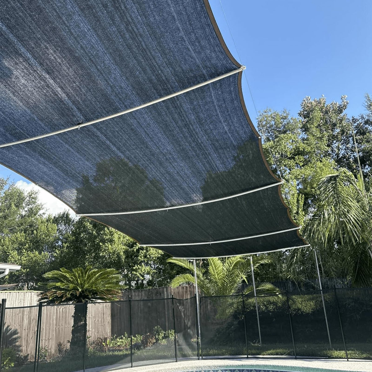 QLOFEI shade cloth with reinforced edges is easy to hang